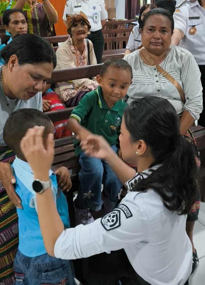 Wakil Bupati Kupang Aurum Titu Eki bersama Tim Percepatan Pencegahan Stunting Kabupaten Kupang melaksanakan kunjungan lapangan dan monitoring kegiatan Posyandu di Desa Kiuoni, Kecamatan Fatuleu, Rabu (18/02/2026).