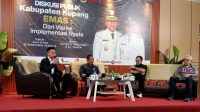 oppo_2 KETERANGAN FOTO/MEDIASINTT/COM/BEN - Rektor Universitas Nusa Cendana (Undana), Prof. Dr. Ir. Jefri S. Bale (kedua dri kanan) hadir dalam diskusi publik bertajuk “Menuju Kabupaten Kupang Emas: Dari Visi ke Implementasi Nyata” yang digelar di Aula Elpida International Schools, Desa Mata Air, Kabupaten Kupang, Selasa (17/3/2026).