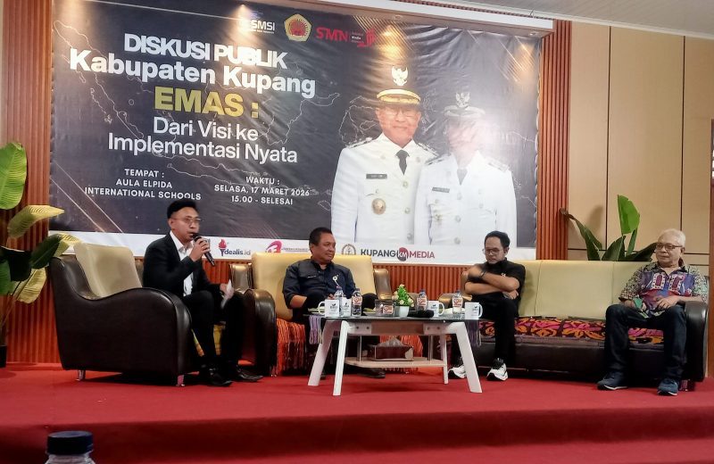 oppo_2 KETERANGAN FOTO/MEDIASINTT/COM/BEN - Rektor Universitas Nusa Cendana (Undana), Prof. Dr. Ir. Jefri S. Bale (kedua dri kanan) hadir dalam diskusi publik bertajuk “Menuju Kabupaten Kupang Emas: Dari Visi ke Implementasi Nyata” yang digelar di Aula Elpida International Schools, Desa Mata Air, Kabupaten Kupang, Selasa (17/3/2026).