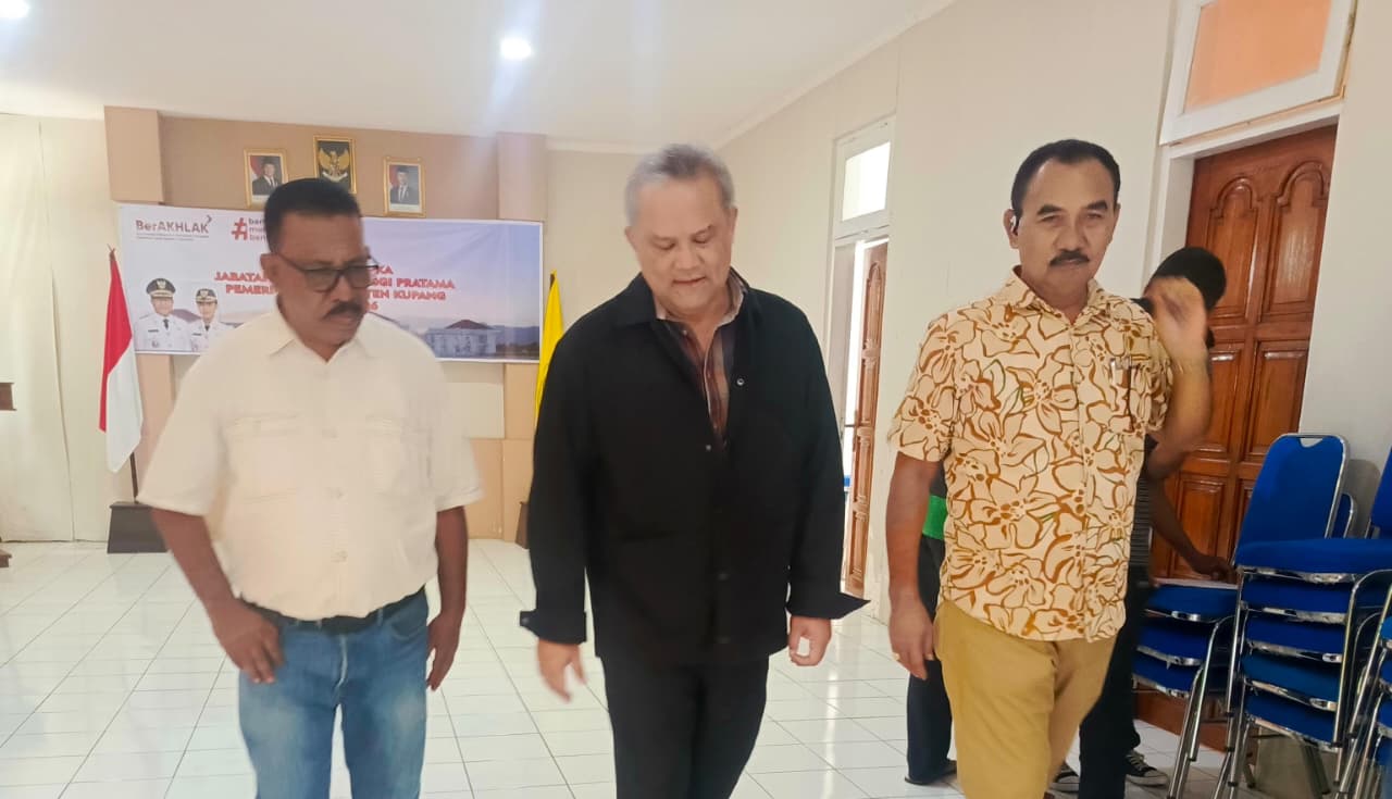 WhatsApp Image 2026-03-18 at 11.25.31 KETERANGAN FOTO/PROKOPIM SETDA KABUPATEN KUPANG - Panitia Seleksi Terbuka (Selter) Pejabat Tinggi Pratama Kabupaten Kupang, Selasa (17/3), mengumumkan hasil seleksi untuk dua jabatan eselon 2 di Pemerintah Kabupaten Kupang yaitu Kepala Insperktorat Daerah Kabupaten Kupang dan Kepala Dinas Kependudukan dan Pencatatan Sipil Kabupaten Kupang.