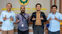 FOTO/HUMAS UNDANA- Kepala Biro Perencanaan dan Kerja Sama Undana, Yefri C. Adoe, S.E., M.A.P (kiri) didampingi Sub Koordinator Kerja Sama, Happy Yandri Haning, S.Si menerima audiensi dari manajemen Muammaz Putra oleh jajaran pimpinan Biro Perencanaan dan Kerja Sama Undana di Gedung ICT Centre, Rabu (4/3).