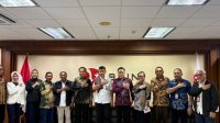 brin KETERANGAN FOTO/HO-HUMAS UNDANA - Para pimpinan perguruan tinggi wilayah Indonesia Timur melakukan pertemuan bersama Wakil Kepala Badan Riset dan Inovasi Nasional (BRIN) RI, Laksamana Madya TNI (Purn) Prof.Dr. Amarulla Octavian, Rabu.