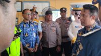 frei Sekretaris Daerah Kabupaten Kupang, Mateldius S.J. Sanam, bersama Kepala ASDP dan KSOP Kupang meresmikan pelayaran perdana menggunakan KMP Cakalang II dengan rute Bolok–Amfoang dan Amfoang–Kupang di Pelabuhan Penyeberangan Bolok, Desa Nitneo, Kecamatan Kupang Barat.