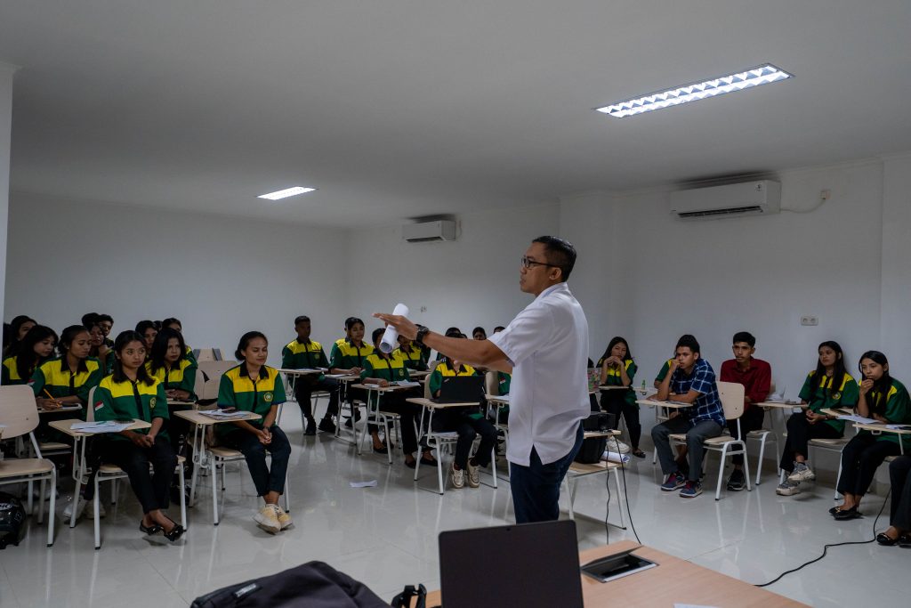 lah kering FOTO/HO-HUMAS UNDANA - Para Mahasiswa Program Studi (Prodi) Bimbingan Konseling (BK) Fakultas Keguruan dan Ilmu Pendidikan (FKIP) Universitas Nusa Cendana (Undana) saat mengikuti kegiatan perkuliahan.