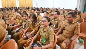 Bupati Kupang Yosef Lede membuka rapat evaluasi dan pembahasan program kerja di tingkat kecamatan, kelurahan, dan desa yang berlangsung di Aula Kantor Bupati Kupang Selasa (10/03/2026).