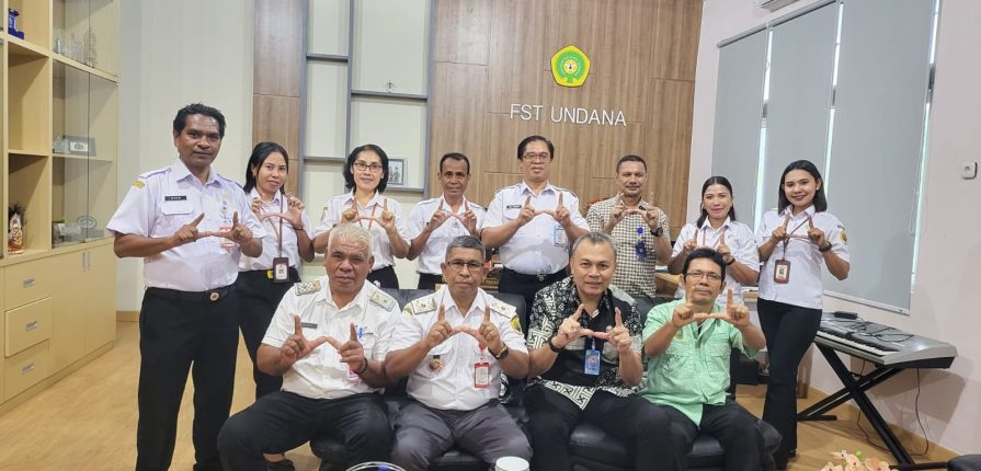 religi 1 KETERANGAN FOTO/HO-HUMAS UNDANA - Dekan FST Undana, Prof. Philiphi de Rozari, S.Si., M.Si., M.Sc., Ph.D. melakukan pertemuan strategis bersama Dinas Pekerjaan Umum (PU) dan Dinas Pariwisata Kabupaten Kupang di Kampus FST Undana, Rabu (11/3/2026) guna mematangkan analisis awal pembangunan Patung Kristus Raja di Semau, Kabupaten Kupang.