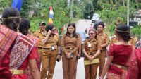 stun1 –KETERANGAN FOTO/HO-PROKOPIM - Wakil Bupati Kupang Aurum Titu Eki melakukan kunjungan kerja ke Desa Toobaun dan Desa Nunkurus guna mengedukasi warga dalam upaya mengatasi stunting yang masih dialami anak-anak di Kabupaten Kupang.