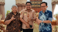 KETERANGAN FOTO/HO-HUMAS UNDANA - Beberapa peneliti dari Lembaga Penelitian dan Pengabdian kepada Masyarakat (LP2M) Undana melakukan pertemuan dengan Bupati Sumba Timur, Umbu Lili Pekuwali.