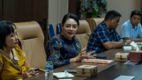 Prof. Dr. drh. Annytha I. R. Detha, M.Si. FOTO/HO- HUMAS UNDANA - Plt. Wakil Rektor Bidang Perencanaan, Kerja Sama, dan Sistem Informasi Undana, Prof. Dr. drh. Annytha I. R. Detha, M.Si. memimpin rapat koordinasi pembentukan kelas khusus daring dan skema pembiayaan pendidikan bagi anggota Polri di Ruang Rapat Rektor Undana, Kamis (23/4/2026).