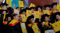 Wisuda und FOTO/HO- HUMAS UNDANA – - Universitas Nusa Cendana (Undana) telah menetapkan pelaksanaan wisuda periode II Tahun 2026 dan hingga saat ini yang telah mendaftarkan diri mencapai 766 orang.