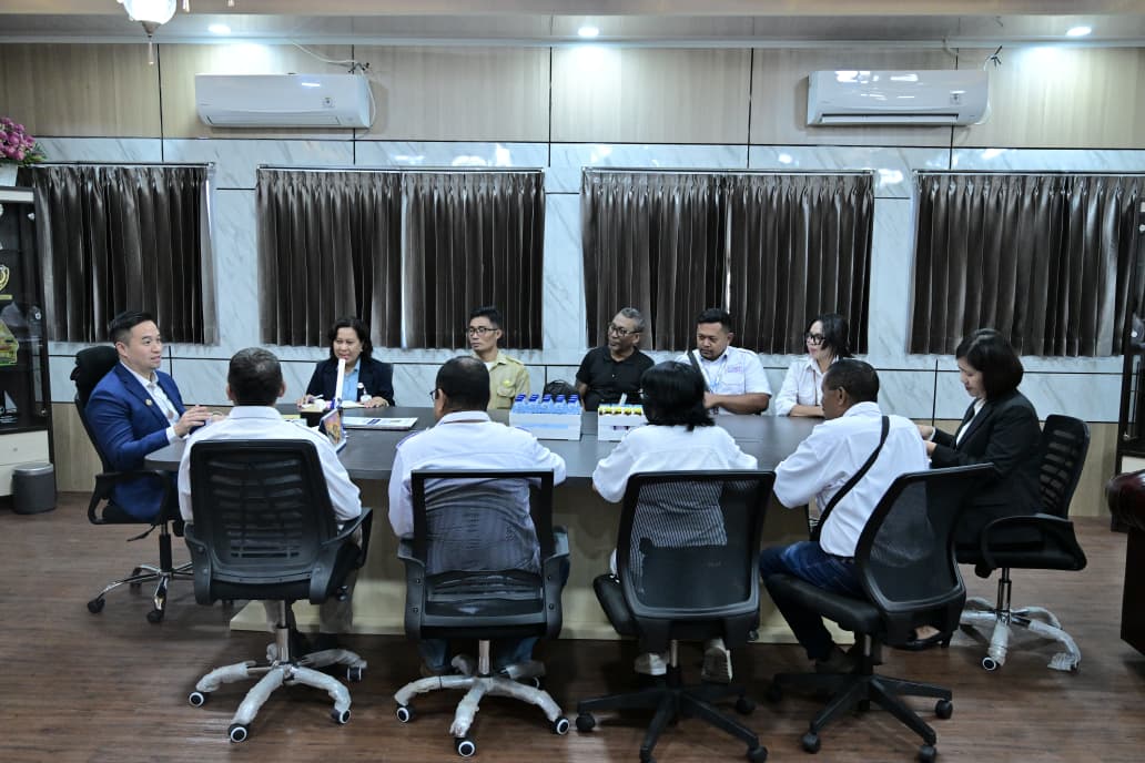 smsi kpg Foto /Prokopim Kota Kupang Wali Kota Kupang, dr. Christian Widodo, ketika menerima audiensi Serikat Media Siber Indonesia (SMSI) Provinsi NTT yang dipimpin Ketua SMSI NTT, Beni Jahang, bersama jajaran pengurus yang berlangsung di Ruang Kerja Wali Kota, Selasa (28/4).