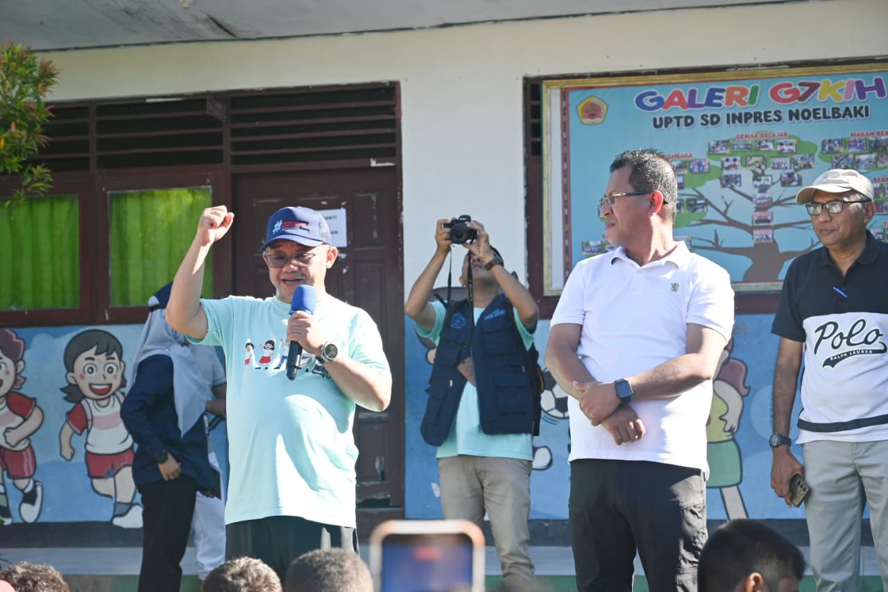 WhatsApp Image 2026-05-05 at 20.16.15 “Kehadiran Bapak Menteri menjadi kebanggaan dan motivasi bagi kami semua. Ini menunjukkan bahwa pemerintah pusat memberikan perhatian besar terhadap peningkatan kualitas pendidikan di Kabupaten Kupang,” ungkap Yosef Lede.