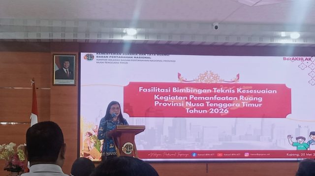 Kepala Bidang Penataan dan Pemberdayaan Kantor Wilayah BPN Provinsi Nusa Tenggara Timur, Ludgardis Blitanagy, S.Sos saat memberikan laporan dalam kegiatan bimbingan teknis kesesuaian kegiatan pemanfaatan tata ruang (KKPR) 2026 di Kupang, Rabu.