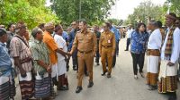 bolok tanah kib Bupati Yosef Lede ketika tiba di Bolok untuk melakukan diskusi bersama tokoh masyarakat dan warga setempat di Desa Bolok, Kecamatan Kupang Barat, Senin (27/04/2026).