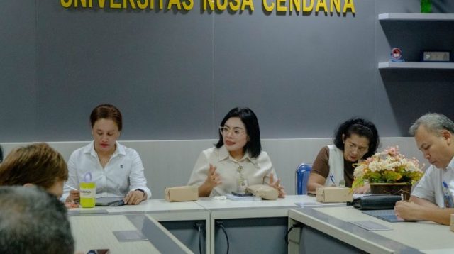 KETERANGAN : Pihak rektorat Undana dalam rapat panitia memastikan tidak akan menoleransi segala bentuk praktik percaloan dalam proses seleksi penerimaan mahasiswa baru jalur mandiri . FOTO/HO-HUMAS UNDANA