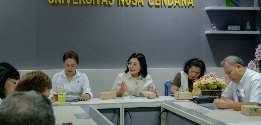 KETERANGAN : Pihak rektorat Undana dalam rapat panitia memastikan tidak akan menoleransi segala bentuk praktik percaloan dalam proses seleksi penerimaan mahasiswa baru jalur mandiri . FOTO/HO-HUMAS UNDANA