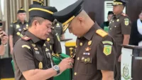 lantik kejaksaan Kejati NTT Roch. Adi Wibowo saat melantik Wakajati NTT dan sejumlah Kepala Kejaksaan Negeri di Kupang, Selasa.