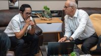 FOTO/HUMAS UNDANA - Rektor Undana, Prof. Dr. Ir. Jefri S. Bale, S.T., M.Eng (kiri) menerima audiensi CEO PT Amana Bina Petani, Ayub (Joseph) Karimi di Ruang Rapat Rektor, Senin (11/5/2026), PT ABP memaparkan rencana investasi jangka panjang di wilayah Kefamenanu, Kabupaten Timor Tengah Utara (TTU).