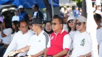 rekro 1 Rektor Undana, Prof. Dr. Ir. Jefri S. Bale, S.T (kanan) saa menghadiri kegiatan launching dan kampanye siber sehat NTT di Kupang, Sabtu.