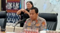 Kapolda NTT Irjen Pol Dr. Rudi Darmoko yang didampingi Kabidhumas Polda NTT, Kombes Pol Henry Novika Chandra, S.I.K., M.H saat memberikan keterangan pers di Kupang, Kamis.