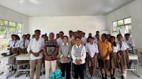 smkn wewiku Para guru dan siswa SMKN Wewiku Badarai, Kabupaten Malaka saat mengikuti sosialisasi dilakukan Asesor Laboratorium Agroforestry UPT LLKK Undana, Yosua Tanggela, S.P., M.Ling.
