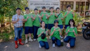 FOTO/HO-HUMAS UNDANA -Sebanyak 40 siswa SMP Stella Gracia Kupang melakukan studi lapangan ( field trip ) di laboratorium tersebut untuk mempelajari ekosistem pertanian dan peternakan khas Nusa Tenggara Timur (NTT) di - Laboratorium Lahan Kering Kepulauan (LLKK) Universitas Nusa Cendana (Undana).