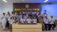 undana rsu KETERANGAN : Rektor Universitas Nusa Cendana (Undana), Prof. Dr. Ir. Jefri Samuel Bale, S.T., M.Eng saat melakukan kunjungan kerja bersama jajaran pimpinan universitas ke RSU Undana pada Senin (18/5/2026). FOTO HO-UNDANA.