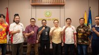 KETERANGAN FOTO : Rektor Undana, Prof. Dr. Ir. Jefri Samuel Bale, S.T., M.Eng (keempat dari kiri) saat menerima n Pengurus Provinsi (Pengprov) Wushu NTT di Gedung Rektorat Undana, Selasa (19/5/2026). FOTO/HO-HUMAS UNDANA