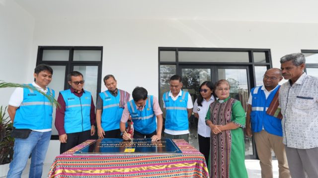 , General Manager PLN UIW NTT, F. Eko Sulistyono, meresmikan gedung kantor baru yang telah rampung dibangun, yaitu PLN Unit Layanan Pelanggan (ULP) Oesao dan PLN ULP Soe.