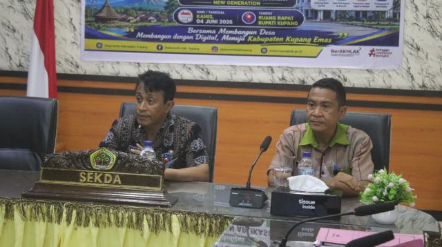 KETERANGAN - Sekretaris Daerah Kabupaten Kupang, Mateldius Sanam, mewakili Bupati Kupang Yosef Lede membuka Rapat Koordinasi Pemanfaatan Portal Pelayanan Pemerintah Daerah Terintegrasi dan Pengenalan Aplikasi SIDEKA-NG, di Ruang Rapat Bupati, Kantor Bupati Kupang, Oelamasi, Kamis (4/6).FOTO/HO- PROKOPIM SETDA KABUPATEN KUPANG
