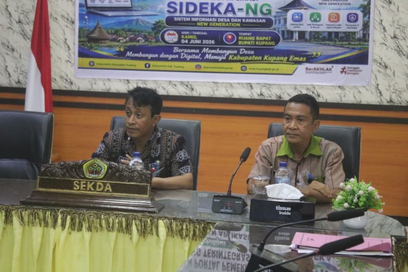 KETERANGAN - Sekretaris Daerah Kabupaten Kupang, Mateldius Sanam, mewakili Bupati Kupang Yosef Lede membuka Rapat Koordinasi Pemanfaatan Portal Pelayanan Pemerintah Daerah Terintegrasi dan Pengenalan Aplikasi SIDEKA-NG, di Ruang Rapat Bupati, Kantor Bupati Kupang, Oelamasi, Kamis (4/6).FOTO/HO- PROKOPIM SETDA KABUPATEN KUPANG