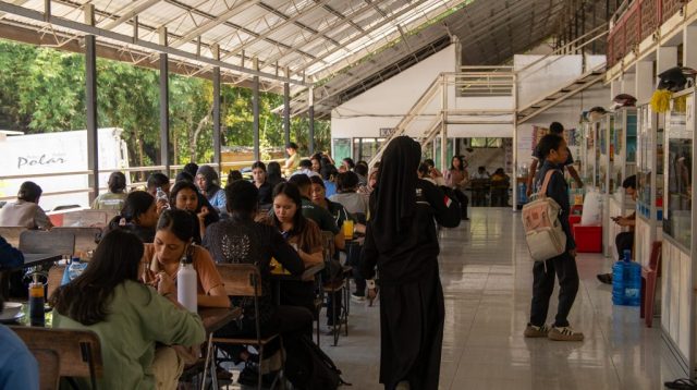 - Kantin yang ada dalam kawasan kampus Universitas Nusa Cendana Kupang, Provinsi Nusa Tenggara Timur juga menjadi lokasi yang steril dari alkohol,narkoba serta rokok maupun barang terlarang