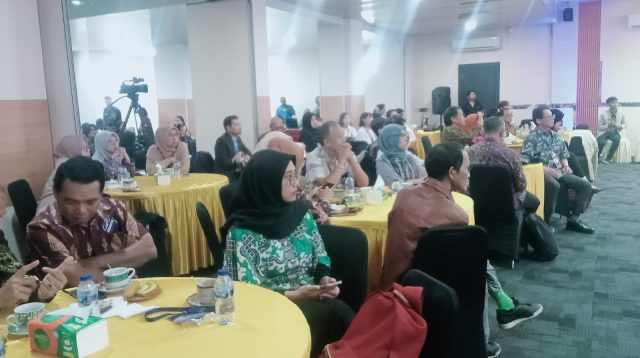 Para peserta simposim internasional Association of Japan-Indonesia Veterinary Education (AJIVE) 2026 sedang mengikuti pembahasan materi dari perwakilan dari Jepang, Sabtu