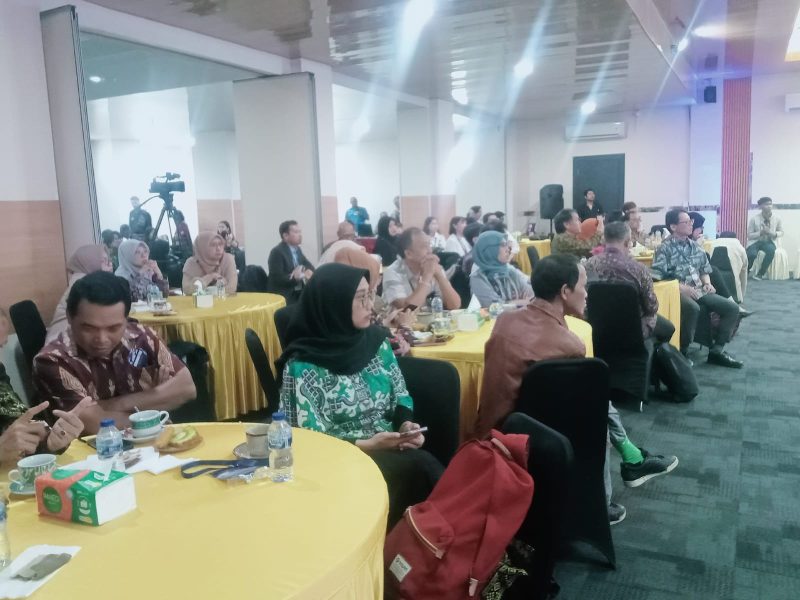 Para peserta simposim internasional Association of Japan-Indonesia Veterinary Education (AJIVE) 2026 sedang mengikuti pembahasan materi dari perwakilan dari Jepang, Sabtu