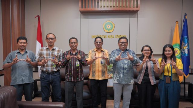 Universitas Nusa Cendana (Undana) dan Universitas Terbuka (UT) Kupang sepakat mempererat komitmen kemitraan strategis demi mengonversi tantangan pembangunan sumber daya manusia (SDM) di Nusa Tenggara Timur (NTT). Foto HO-Humas Undana