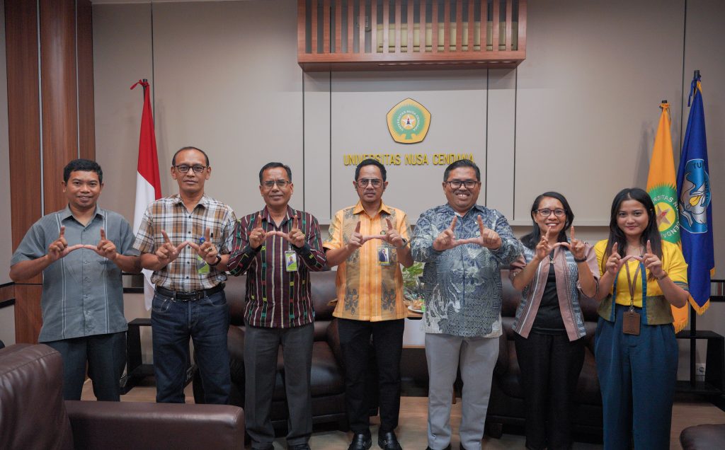 Universitas Nusa Cendana (Undana) dan Universitas Terbuka (UT) Kupang sepakat mempererat komitmen kemitraan strategis demi mengonversi tantangan pembangunan sumber daya manusia (SDM) di Nusa Tenggara Timur (NTT). Foto HO-Humas Undana