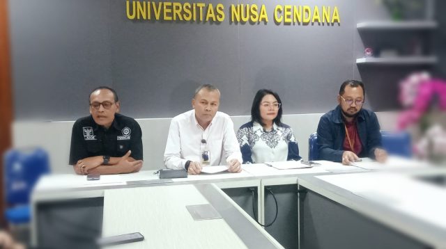 Universitas Nusa Cendana Kupang memberikan keterangan pers untuk meluruskan berbagai informasi yang beredar di tengah masyarakat NTT terkait status kemahasiswan Sri Sulastri Hamza yang dianggap tuntas belajar tetapi gagal lulus karena Kaprodi tolak sidang dan desak pindah kampus.