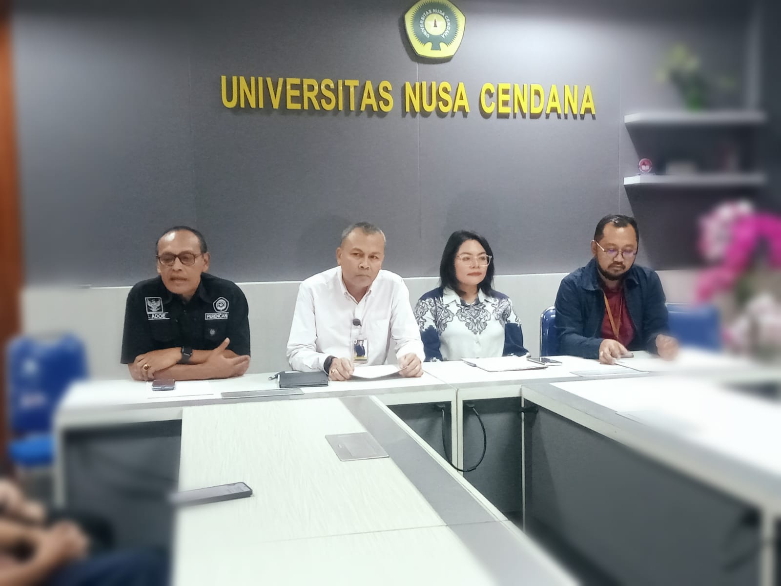 Universitas Nusa Cendana Kupang memberikan keterangan pers untuk meluruskan berbagai informasi yang beredar di tengah masyarakat NTT terkait status kemahasiswan Sri Sulastri Hamza yang dianggap tuntas belajar tetapi gagal lulus karena Kaprodi tolak sidang dan desak pindah kampus.