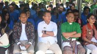 Bupati Yosef Lede hadir secara langsung kegiatan kegiatan Camp Pemuda Klasis Amarasi Selatan di Halaman Gedung Gereja Kefas Suit , Kamis (2/6) lalu.