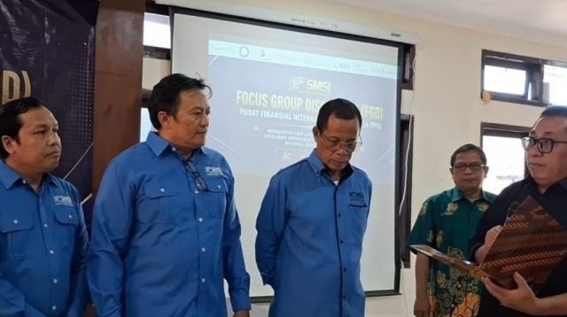 Ketua Umum SMSI Firdaus melantik Pokja News Room Jaga Desa Provinsi Bali di Denpasar sebagai tindak lanjut kerja sama SMSI dengan ABPEDNAS dalam mendukung pembangunan desa yang transparan dan akuntabel.
