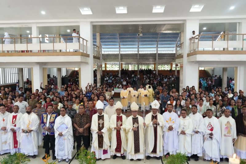 Gubernur Melki Laka Lena saat menghadiri penutupan Nusra Youth Day (NYD) III di Seminari Tinggi Interdiosesan St. Petrus Ritapiret, Maumere, Kabupaten Sikka, Minggu (5/7/2026).