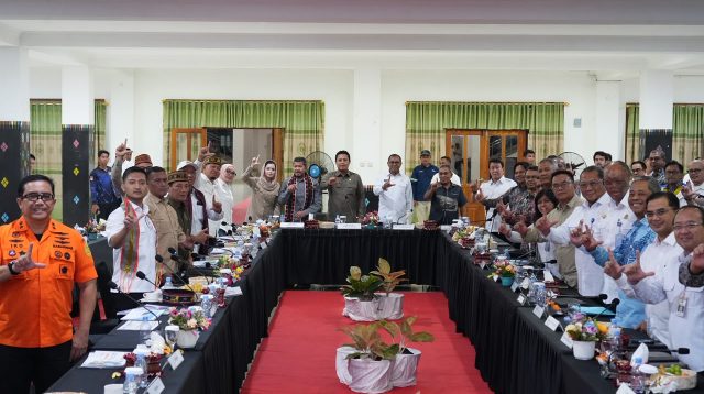 — Pemerintah Provinsi Nusa Tenggara Timur (NTT) bersama Komisi V DPR RI secara resmi menggelar pertemuan intensif di Labuan Bajo, Kabupaten Manggarai Barat, NTT, Rabu (22/7/2026),guna membahas percepatan pembangunan infrastruktur strategis daerah guna mendukung pelaksanaan PON 2028.