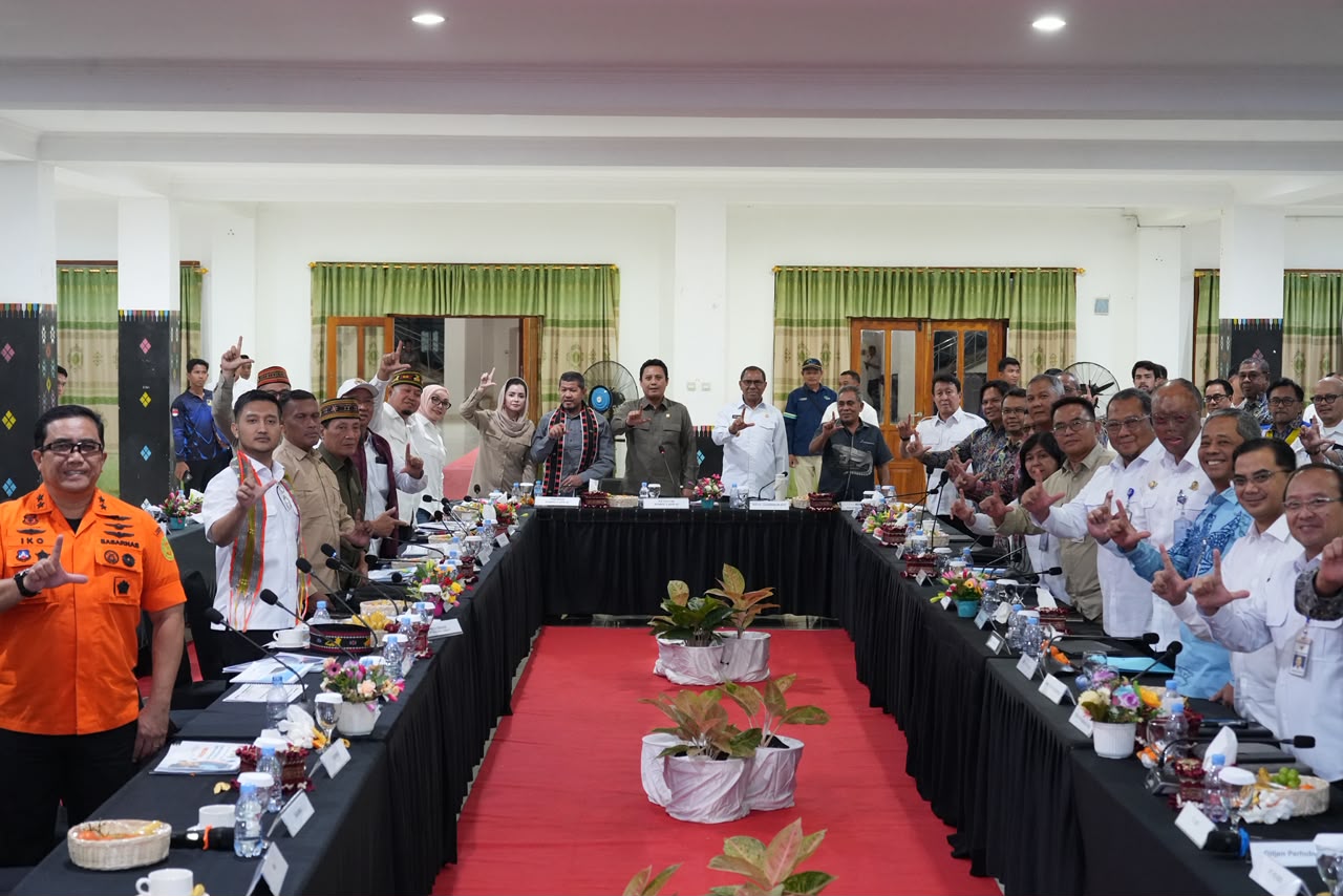 — Pemerintah Provinsi Nusa Tenggara Timur (NTT) bersama Komisi V DPR RI secara resmi menggelar pertemuan intensif di Labuan Bajo, Kabupaten Manggarai Barat, NTT, Rabu (22/7/2026),guna membahas percepatan pembangunan infrastruktur strategis daerah guna mendukung pelaksanaan PON 2028.