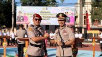 Kombes Pol. Nelson Filipe Dias Quintas, S.I.K., M.H, (kanan) resmi menjabat sebagai Kapolres Kupang Kota mengantikan posisi Kombes Pol. Djoko Lestari, S.I.K., M.M,