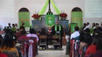 Jemaat Gereja GMIT Narwastu Noelbaki, Kecamatan Kupang Tengah, Kabupaten Kupang, pada Minggu (5/7/2026) mengelar kegiatan pisah sambut pelayanan Pendeta Jane Tuulima-Konay, S.Th yang berpindah tugas ke GMIT Sion Oepura dan pPosisinya di GMIT Narwastu Noelbaki kini resmi digantikan Pdt. Jhon Tani Famaney, S.Th.