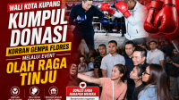 Wali Kota Kupang, dr. Christian Widodo, turun ke ring dalam laga ekshibisi melawan Ketua Panitia Kejuaraan Tinju Piala Wali Kota Kupang 2026, Karel Muskanan