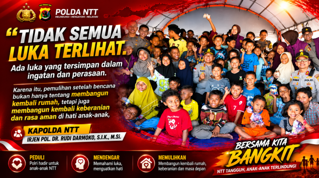 Kapolda NTT NTT Irjen Pol. Dr. Rudi Darmoko, S.I.K., M.Si saat meninjau langsung kondisi masyarakat terdampak gempa bumi di Lapangan Berdikari Danga, Kecamatan Aesesa, Kabupaten Nagekeo, Jumat (21/8/2026).