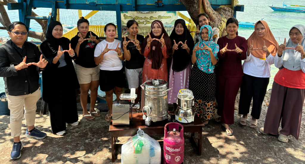 Universitas Nusa Cendana (Undana) menggelar program pengabdian kepada masyarakat bertema “Pemberdayaan Kelompok Maju Bersama dalam Meningkatkan Nilai Tambah Hasil Tangkap melalui Inovasi Pengolahan dan Pemasaran Berbasis Ekonomi Biru di Pesisir Kelurahan Namosain, Kota Kupang” pada 11–15 Agustus 2026