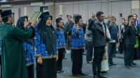 Rektor, Prof. Dr. Ir. Jefri S. Bale, ST., M.Eng, saat melantik 28 pejabat administrator, pengawas, dan fungsional di lingkungan Undana, Selasa (4/8/2026) di Aula Rektorat
