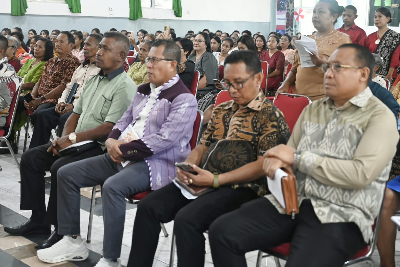 – Bupati Yosef Lede menghadiri Ibadah Syukur Panen Jemaat Imanuel Oesao, yang berlangsung di Gedung Kebaktian GMIT Imanuel Oesao, Kelurahan Oesao, Kecamatan Kupang Timur, Minggu (09/08/2026) pagi.